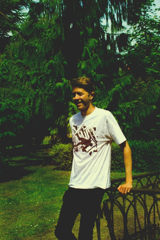 AOAM - Falling T-Shirt
